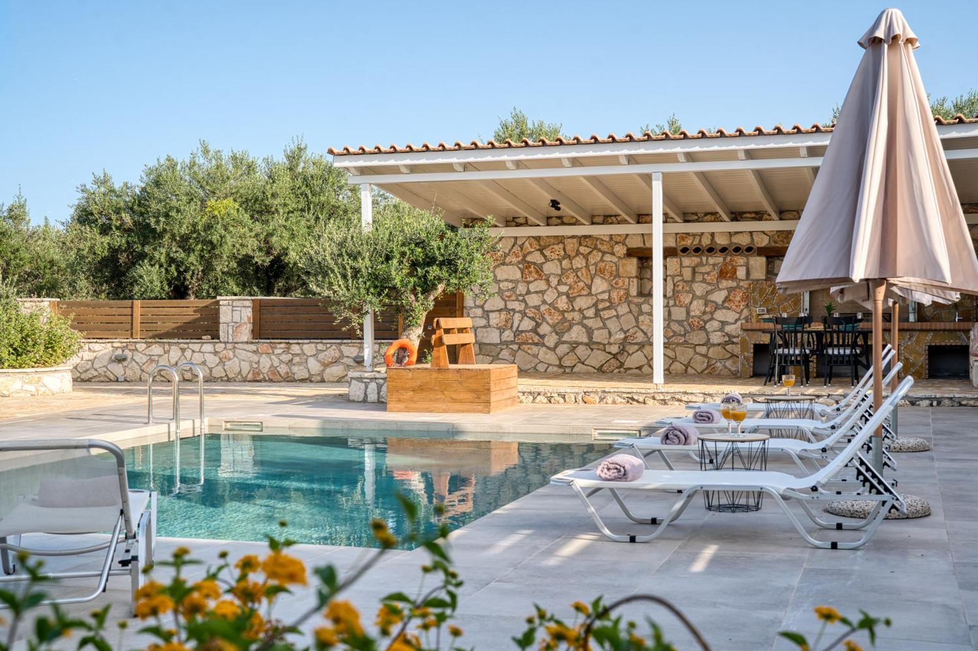 Astarte Villas - Astra Private Villas With Pool Vasilikí Extérieur photo